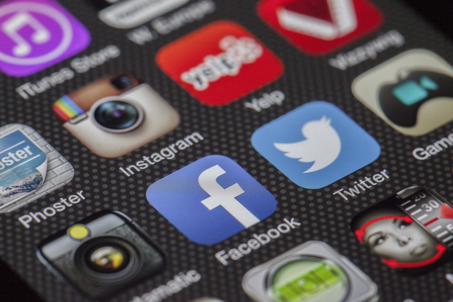Blattvier_SocialMedia_Strategische_Kommunikation